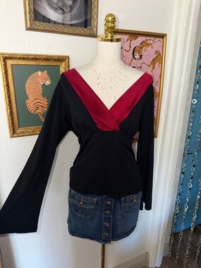 Vintage Y2K Black Womens V-Neck Top with Trim